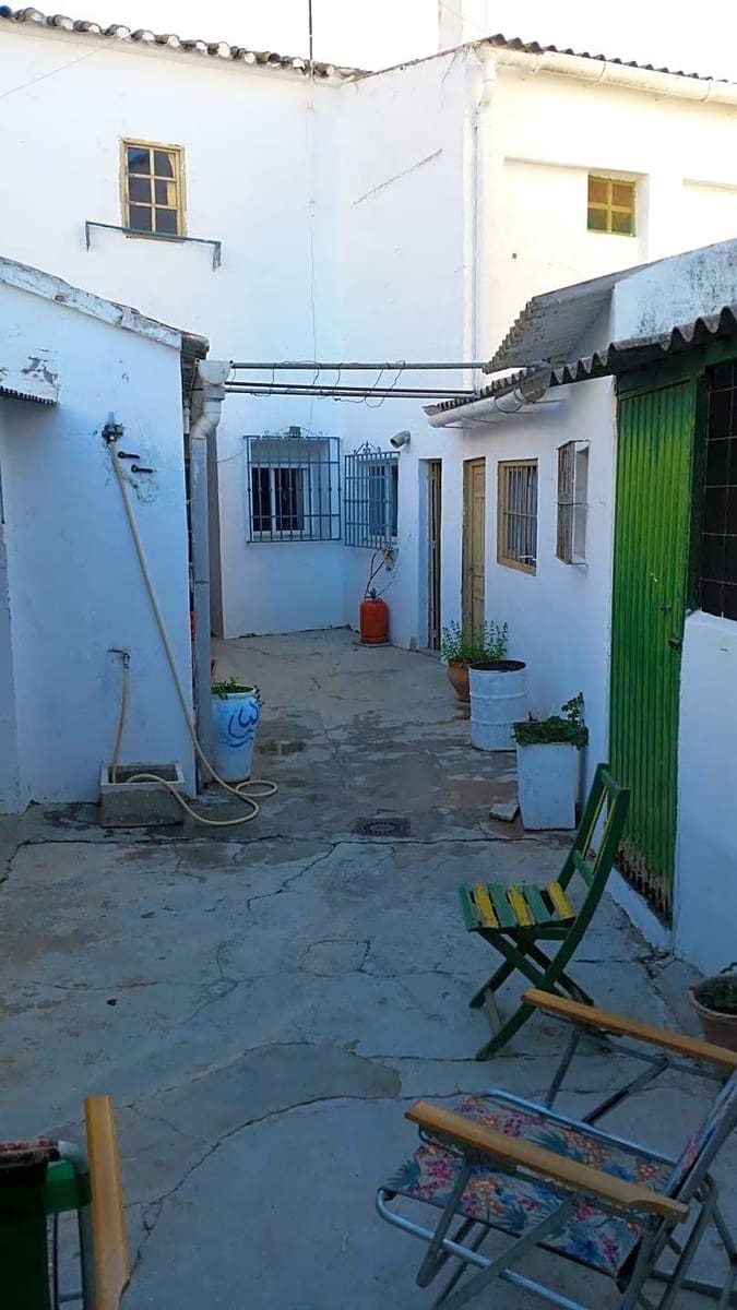 4 soveværelse Villa til salg i Antequera med garage - € 125.000 (Ref: 9228154)