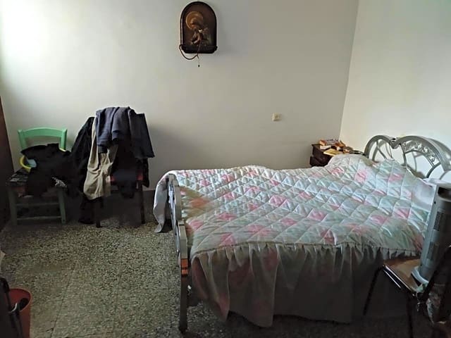 4 soveværelse Villa til salg i Antequera med garage - € 125.000 (Ref: 9228154)