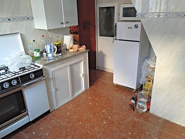 4 soveværelse Villa til salg i Antequera med garage - € 125.000 (Ref: 9228154)