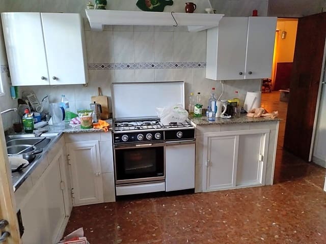 4 soveværelse Villa til salg i Antequera med garage - € 125.000 (Ref: 9228154)