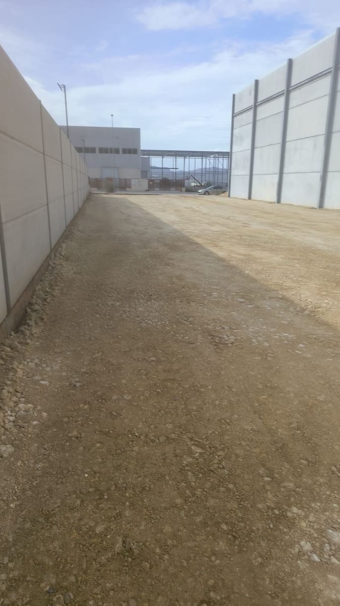 Grunde uden byggetilladelser til leje i Antequera - € 1.500 (Ref: 9228160)