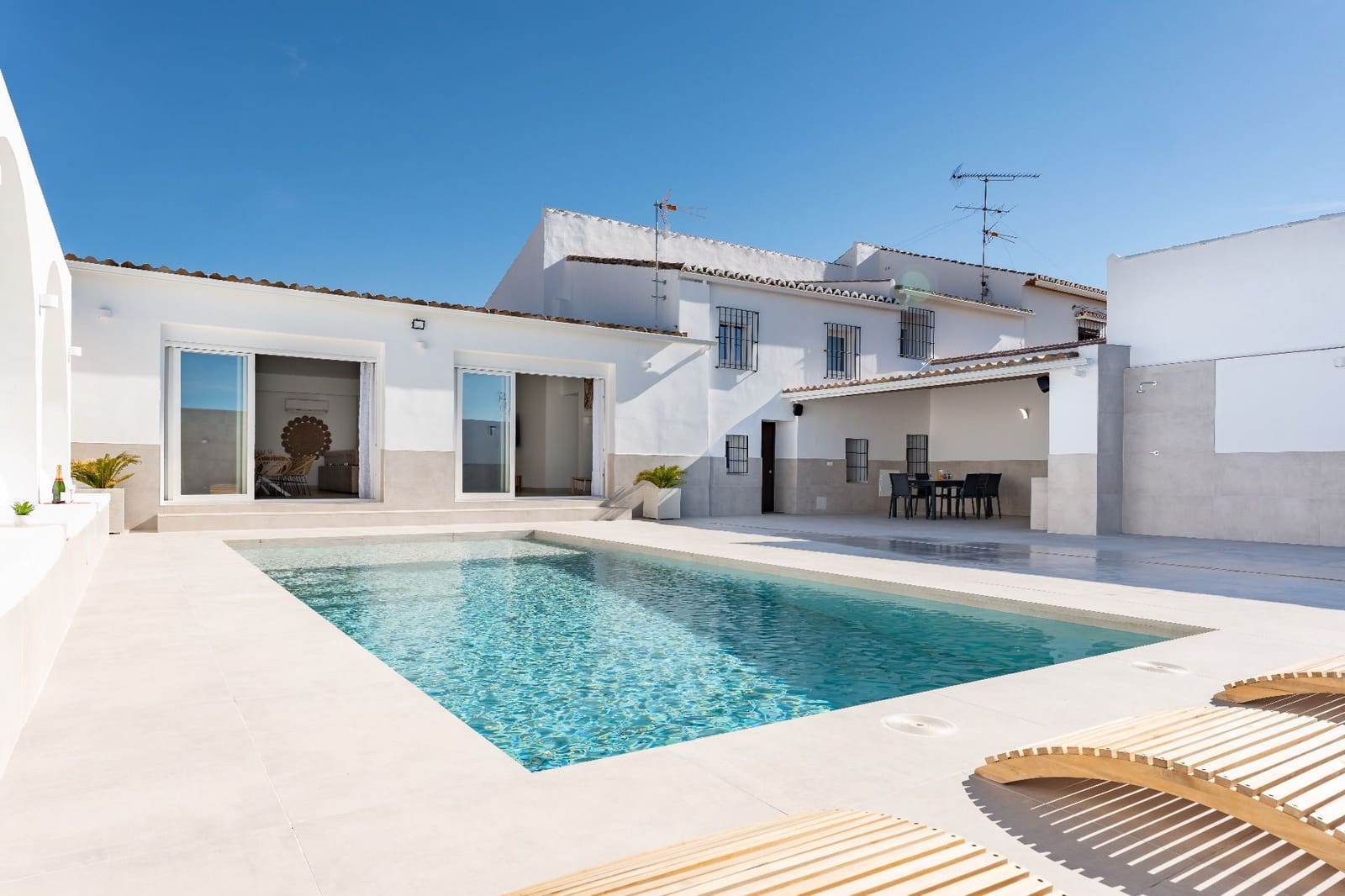 7 soveværelse Finca/Landehus til salg i Antequera med swimmingpool garage - € 790.000 (Ref: 9232164)