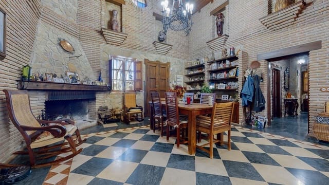 4 soveværelse Villa til salg i Antequera med swimmingpool garage - € 500.000 (Ref: 9232180)