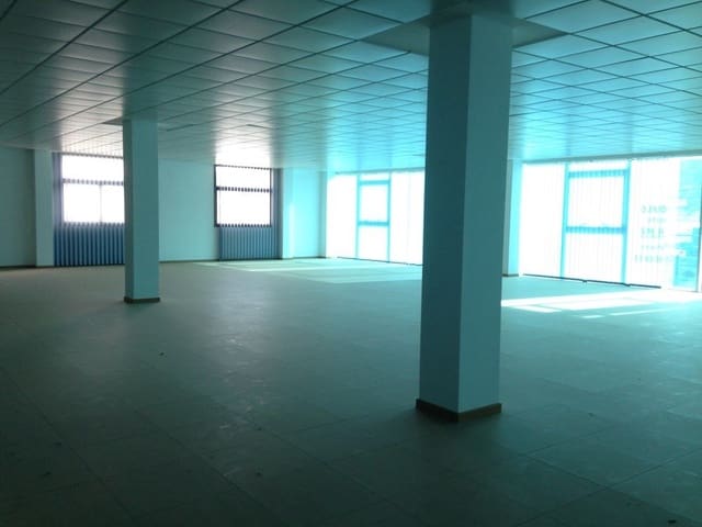 Erhverv til salg i Antequera med garage - € 233.000 (Ref: 9232183)