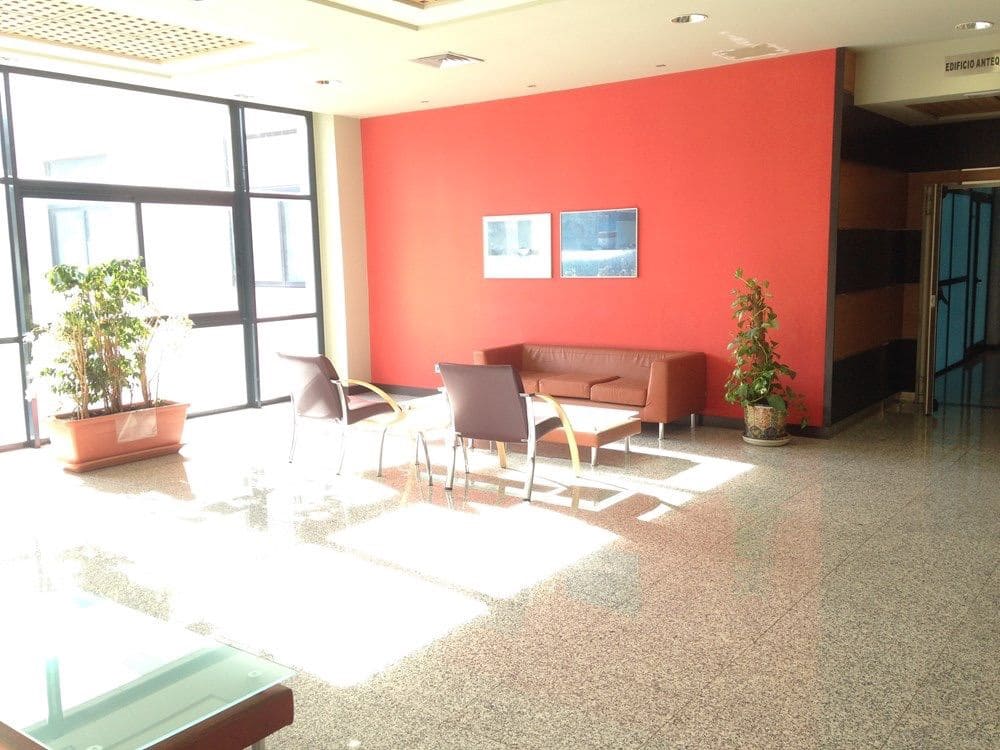 Erhverv til salg i Antequera med garage - € 233.000 (Ref: 9232183)