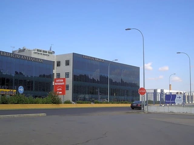 Erhverv til salg i Antequera med garage - € 85.000 (Ref: 9232184)