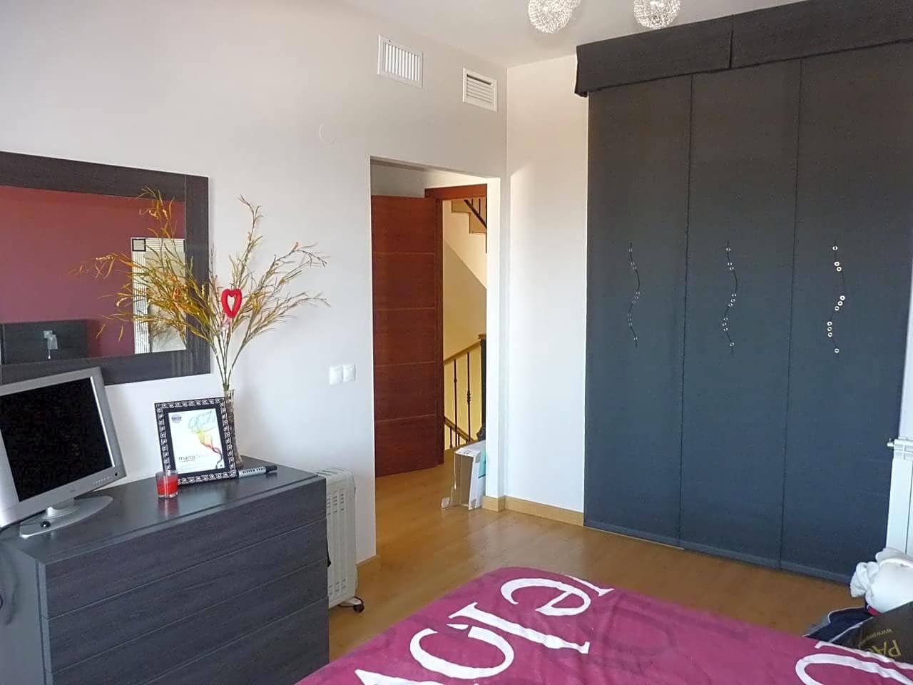 4 soveværelse Villa til salg i Antequera med garage - € 475.000 (Ref: 9232190)