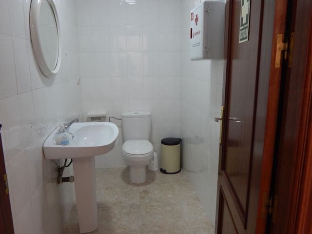 Erhverv til leje i Antequera med garage - € 850 (Ref: 9232194)