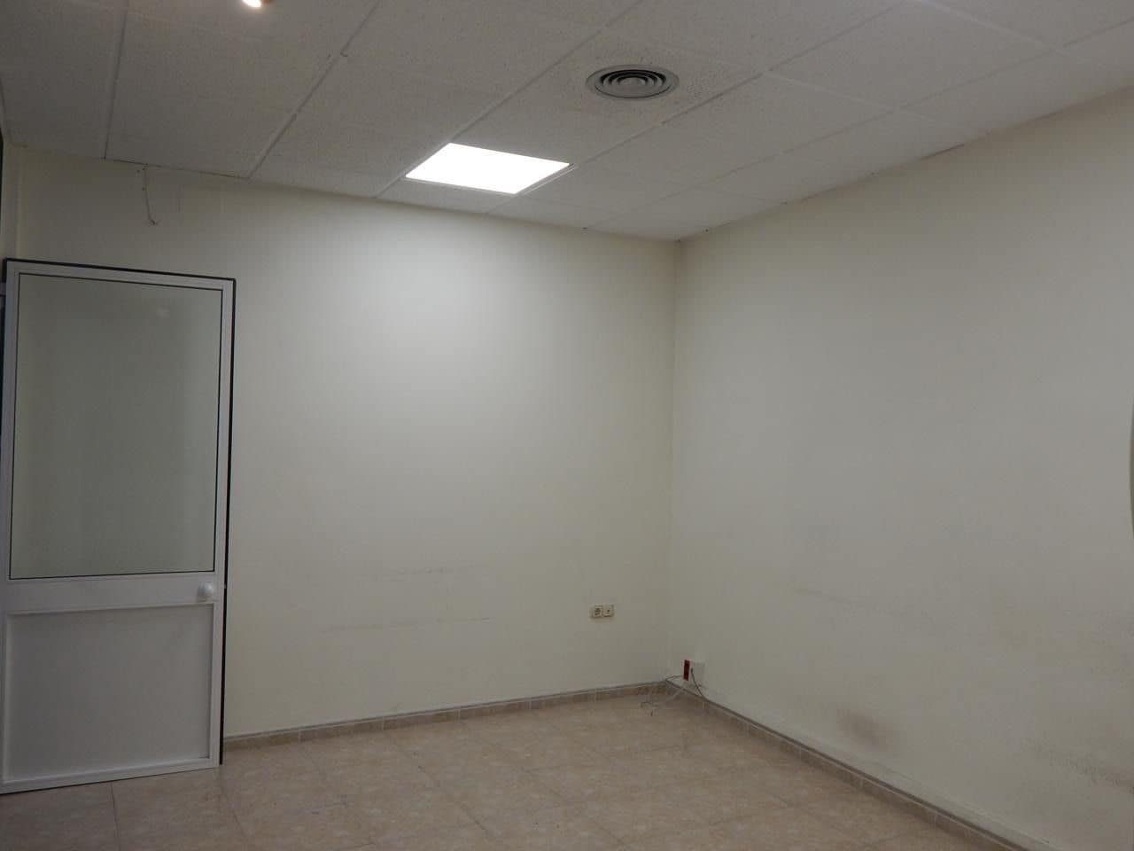 Erhverv til leje i Antequera med garage - € 850 (Ref: 9232194)