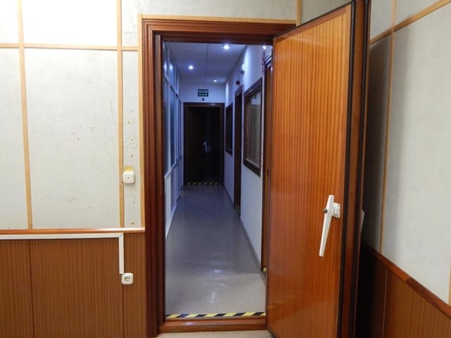 Erhverv til leje i Antequera med garage - € 850 (Ref: 9232194)