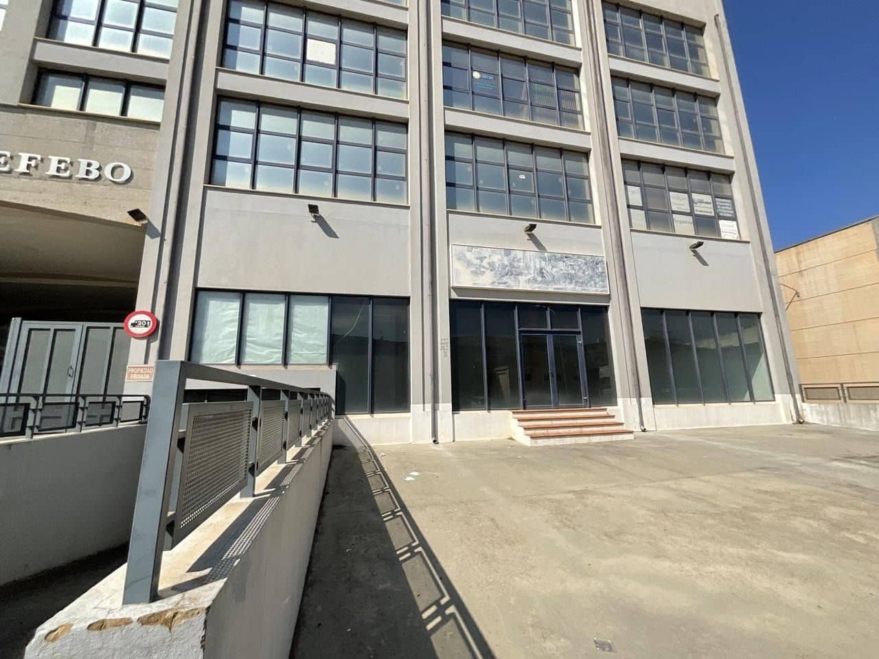 Erhverv til salg i Antequera med garage - € 187.000 (Ref: 9232208)