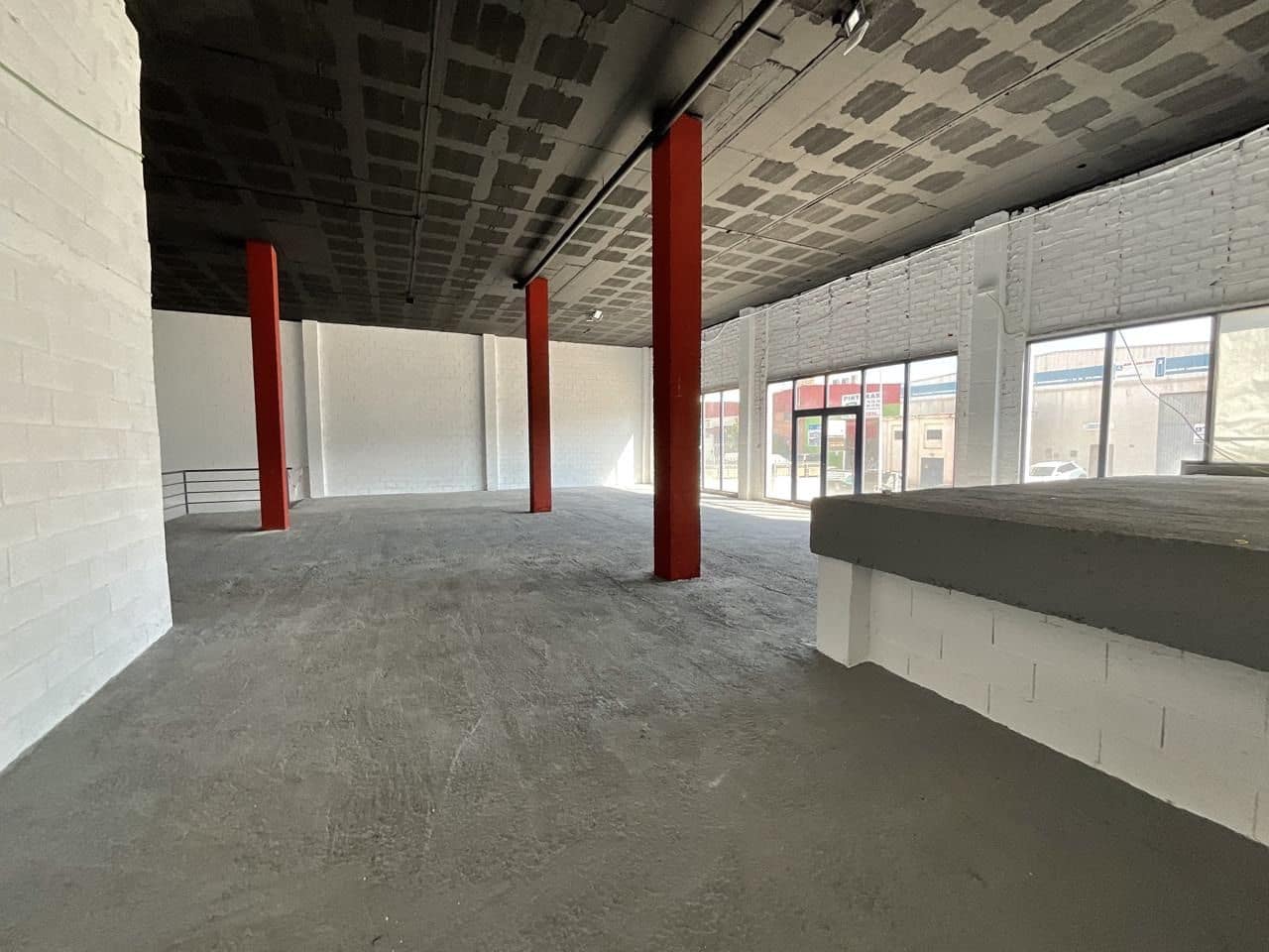 Erhverv til salg i Antequera med garage - € 187.000 (Ref: 9232208)