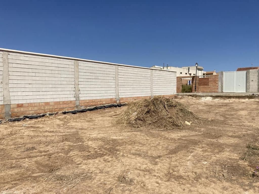 Ubebygd land til salgs i Fuente de Piedra - € 35 000 (Ref: 9232209)