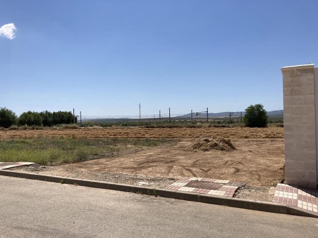 Ubebygd land til salgs i Fuente de Piedra - € 35 000 (Ref: 9232209)