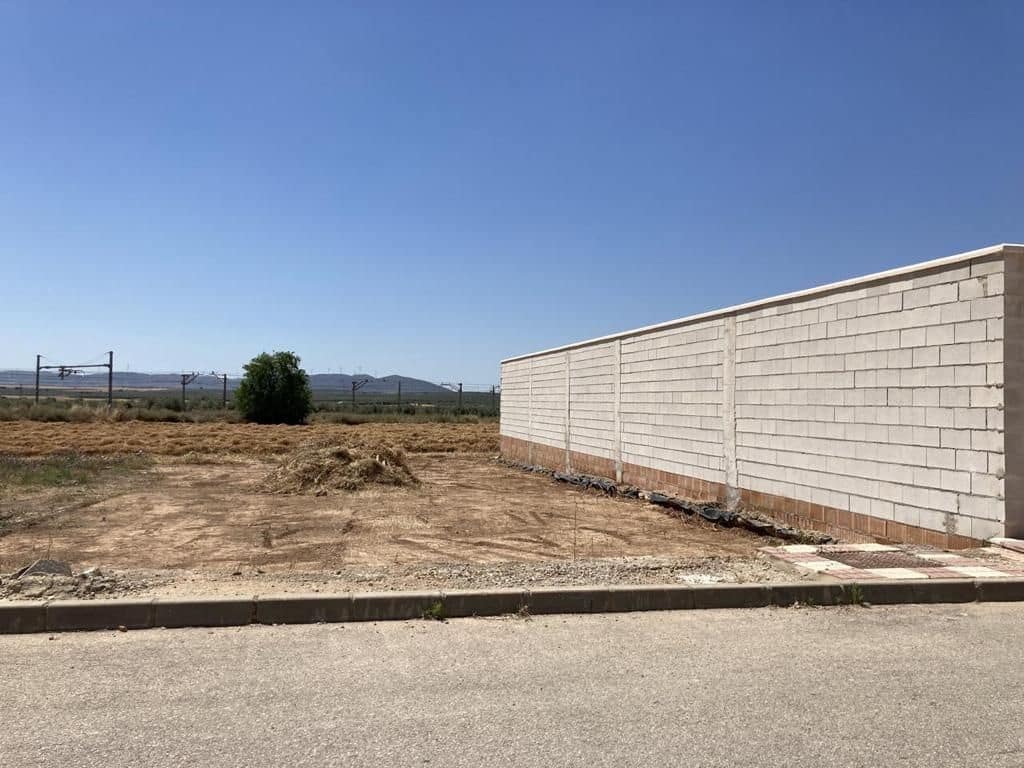 Ubebygd land til salgs i Fuente de Piedra - € 35 000 (Ref: 9232209)