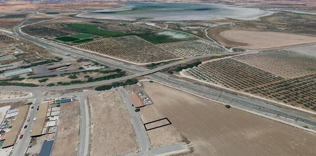 Ubebygd land til salgs i Fuente de Piedra - € 35 000 (Ref: 9232209)