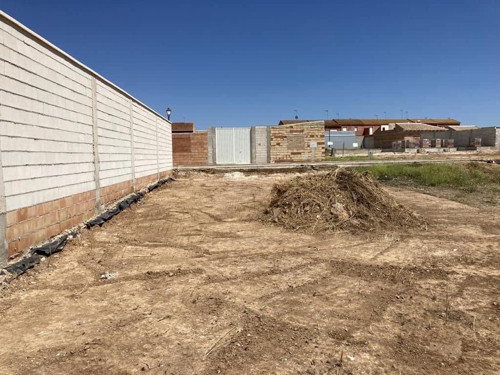 Ubebygd land til salgs i Fuente de Piedra - € 35 000 (Ref: 9232209)