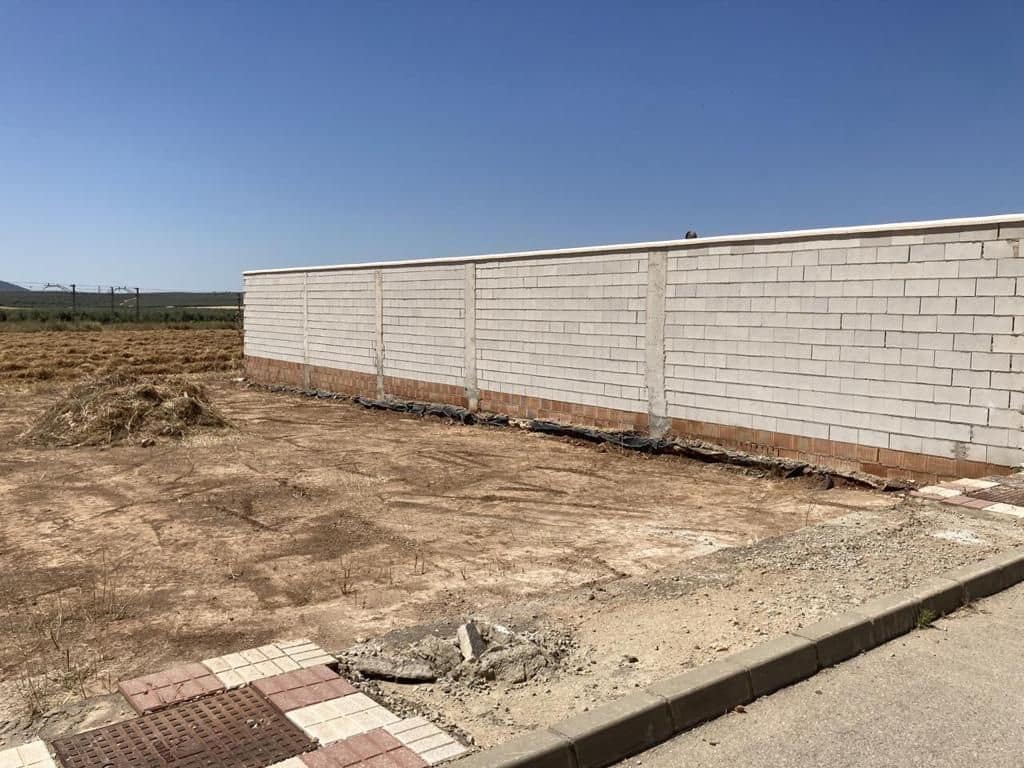 Ubebygd land til salgs i Fuente de Piedra - € 35 000 (Ref: 9232209)