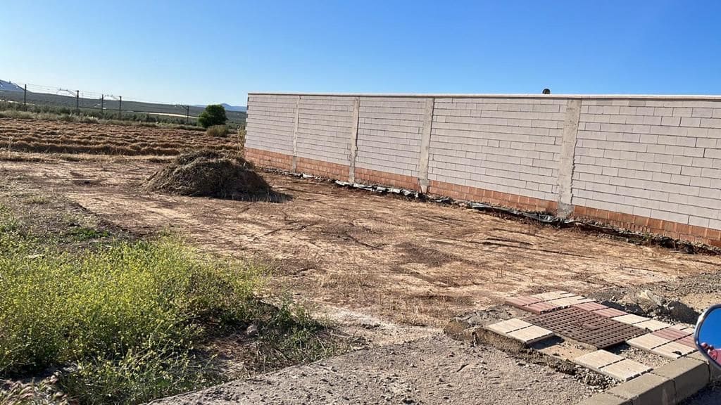 Ubebygd land til salgs i Fuente de Piedra - € 35 000 (Ref: 9232209)
