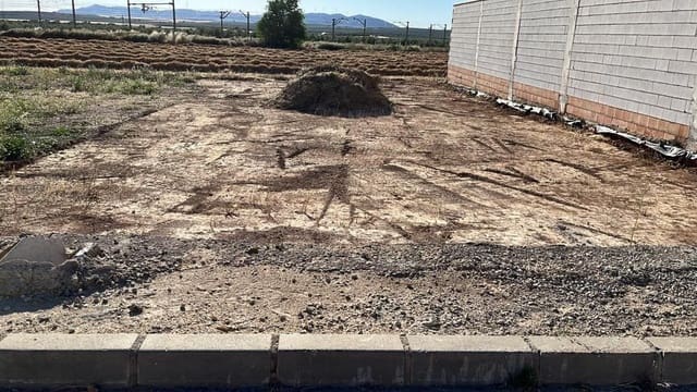 Grunde uden byggetilladelser til salg i Fuente de Piedra - € 35.000 (Ref: 9232209)
