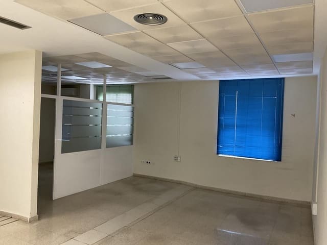 Erhverv til leje i Antequera - € 2.000 (Ref: 9232211)