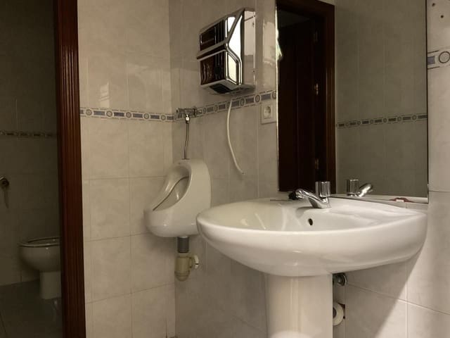 Erhverv til leje i Antequera - € 2.000 (Ref: 9232211)