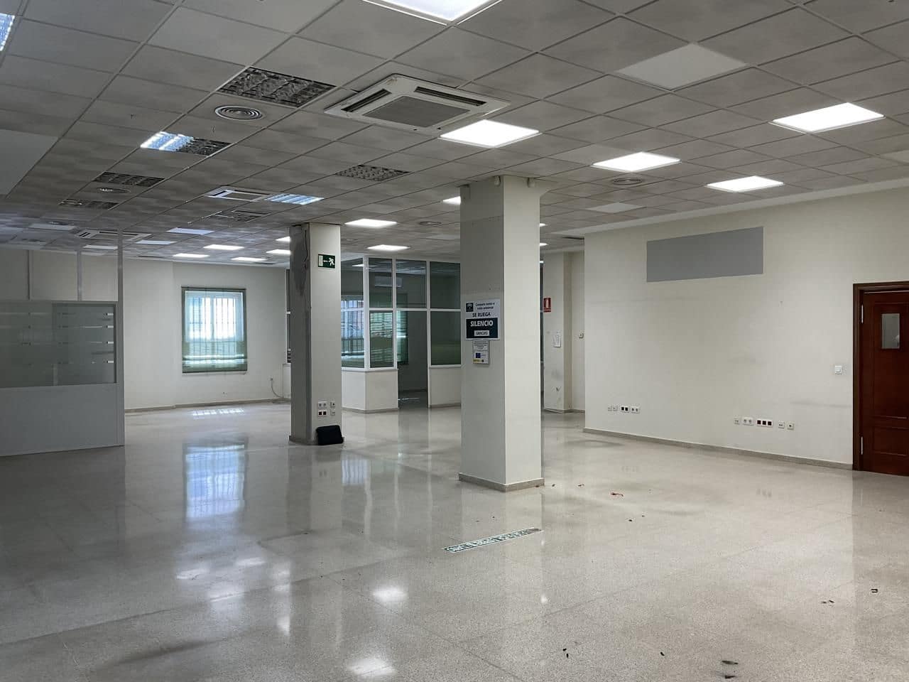 Erhverv til leje i Antequera - € 2.000 (Ref: 9232211)