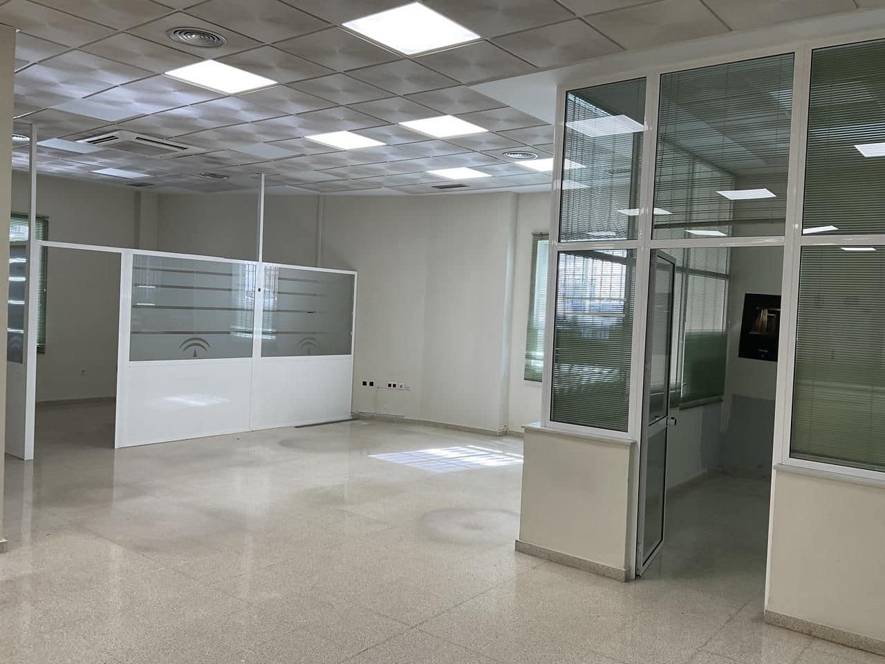 Erhverv til leje i Antequera - € 2.000 (Ref: 9232211)