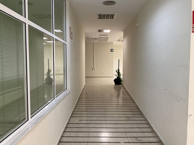 Erhverv til leje i Antequera - € 2.000 (Ref: 9232211)