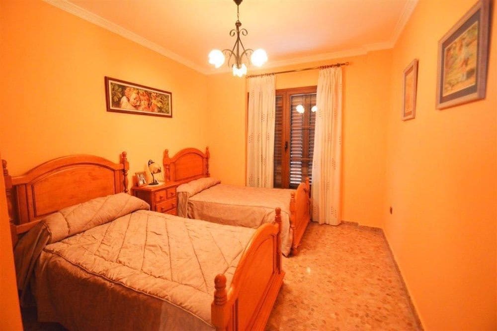 6 soverom Villa til salgs i Villanueva de la Concepcion med svømmebasseng garasje - € 550 000 (Ref: 9232220)