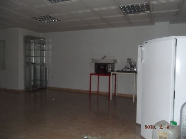 Erhverv til leje i Antequera - € 1.500 (Ref: 9232223)