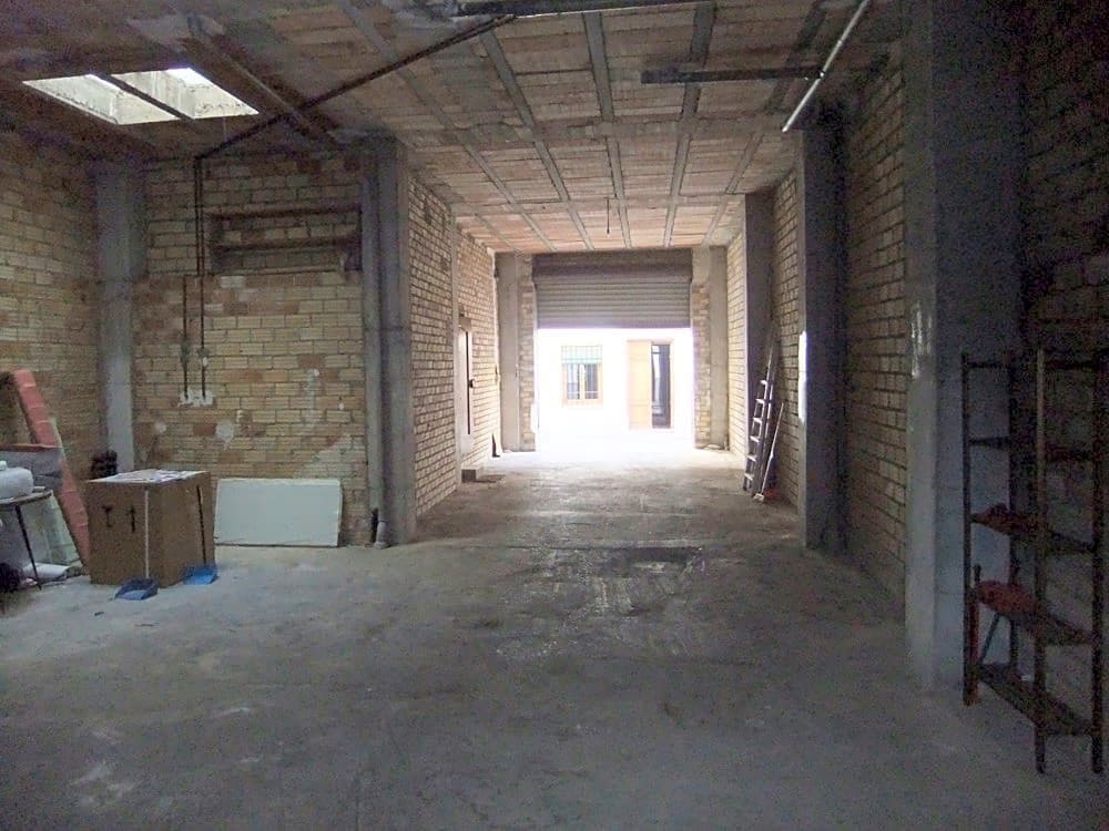 Erhverv til salg i Antequera med garage - € 117.000 (Ref: 9232225)