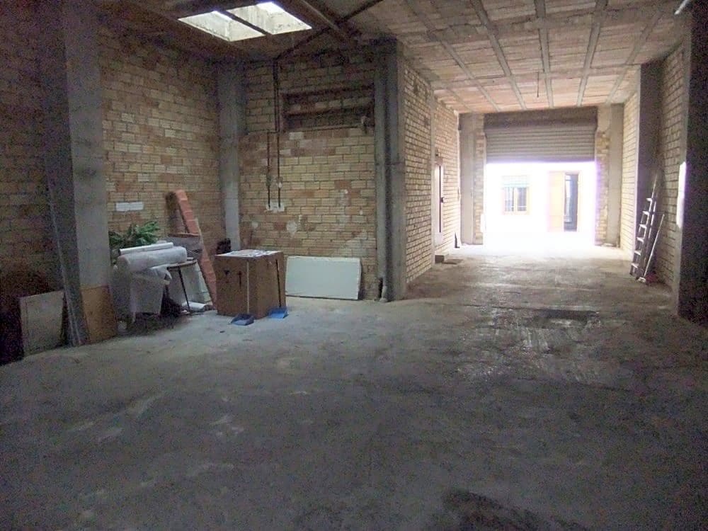 Erhverv til salg i Antequera med garage - € 117.000 (Ref: 9232225)