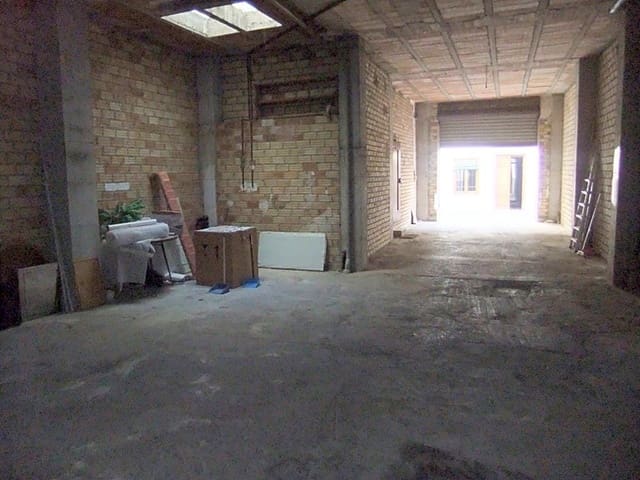 Erhverv til salg i Antequera med garage - € 117.000 (Ref: 9232225)