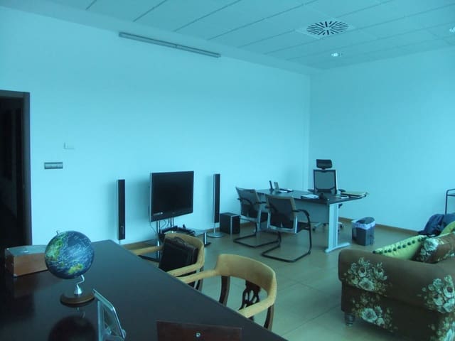 1 soveværelse Erhverv til salg i Antequera med garage - € 170.000 (Ref: 9232232)