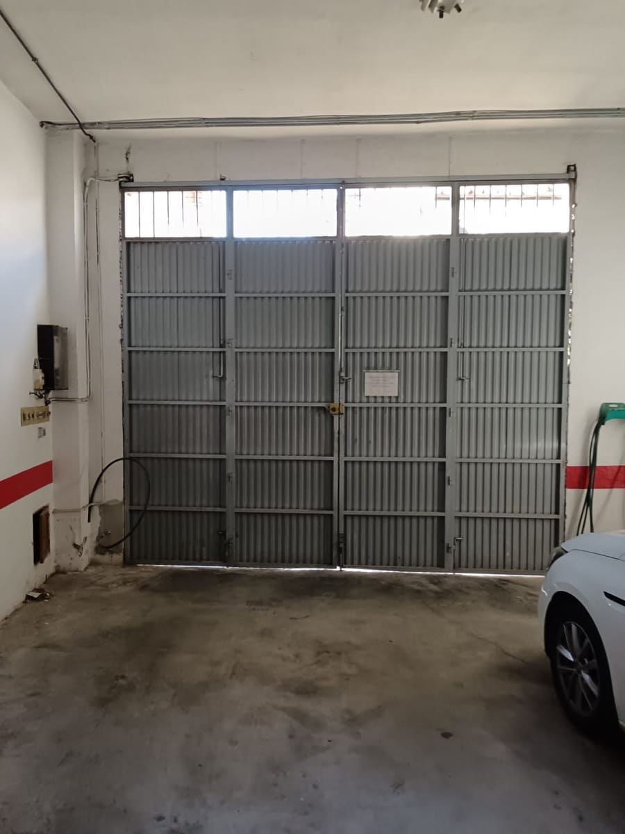 Comercial para venda em Antequera com garagem - 135 000 € (Ref: 9232236)