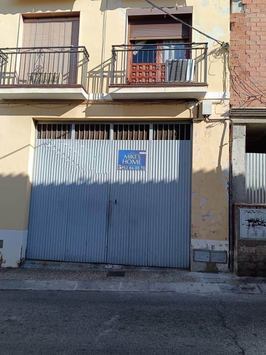 Comercial para venda em Antequera com garagem - 135 000 € (Ref: 9232236)