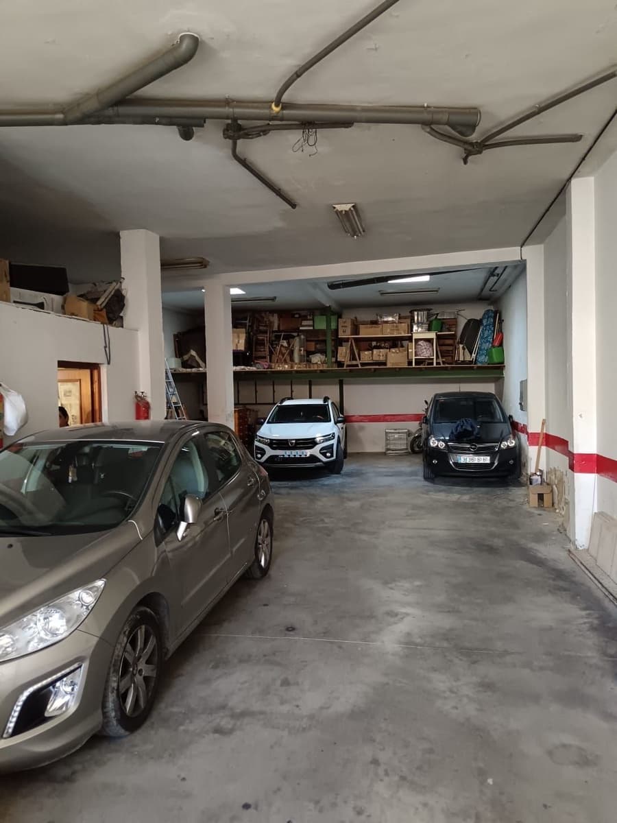 Comercial para venda em Antequera com garagem - 135 000 € (Ref: 9232236)