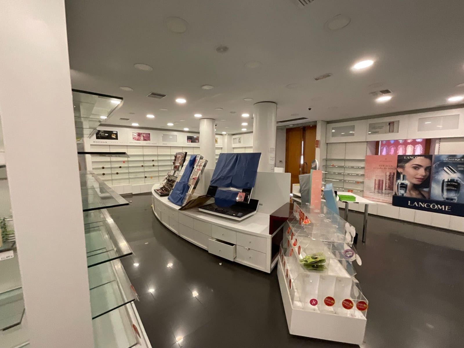 Kaupallinen vuokrattavana paikassa Antequera - 2 000 € (Ref: 9232243)