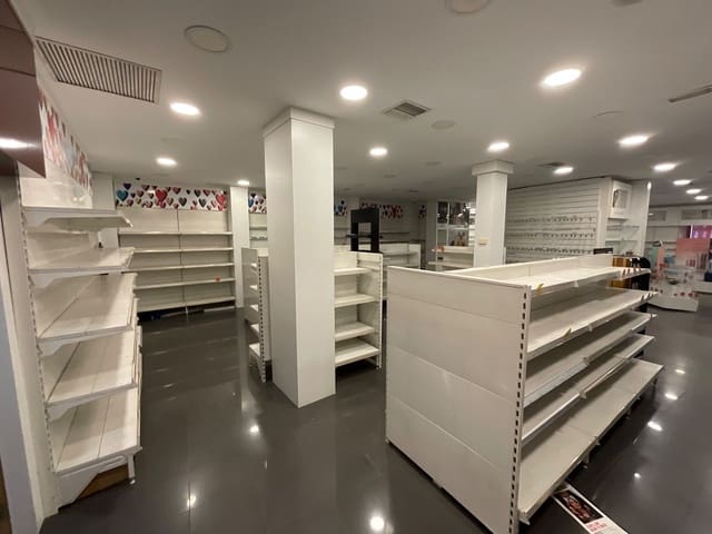 Erhverv til leje i Antequera - € 2.000 (Ref: 9232243)