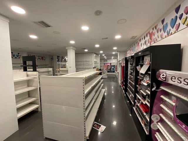 Erhverv til leje i Antequera - € 2.000 (Ref: 9232243)