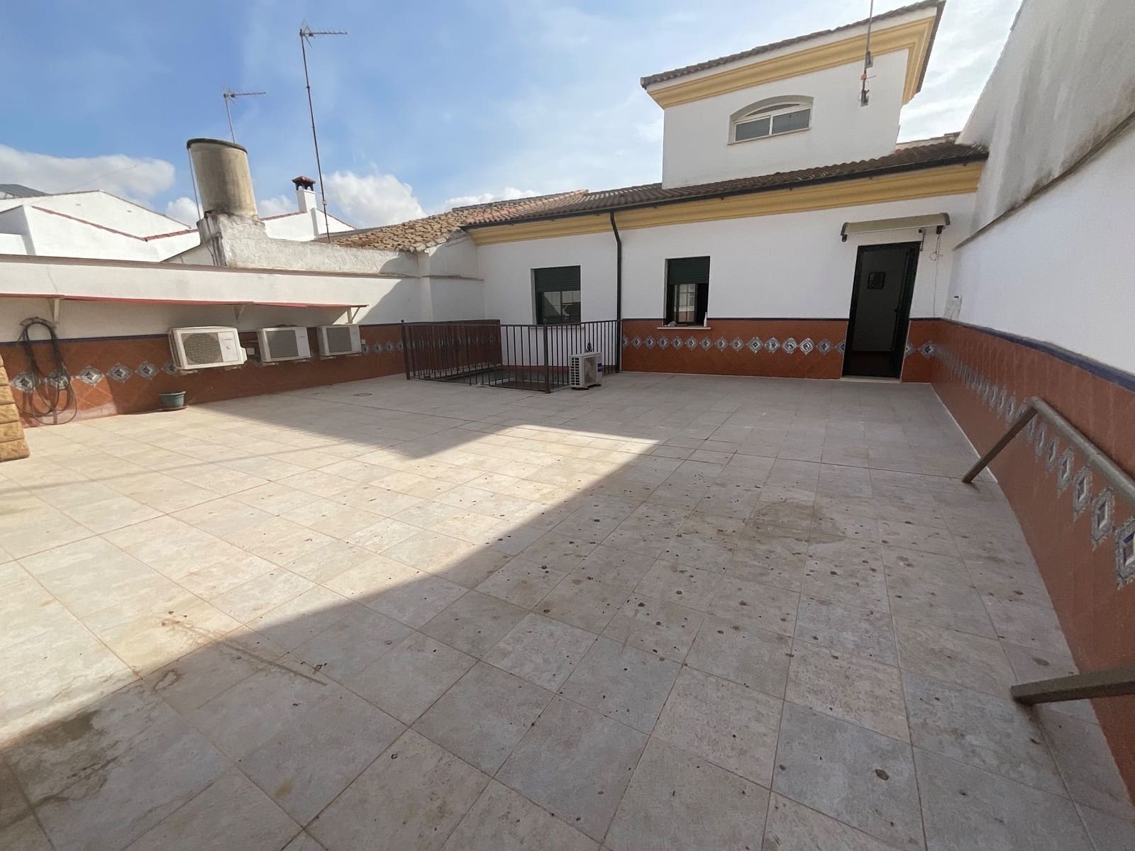 6 soverom Villa til salgs i Campillos med svømmebasseng garasje - € 270 000 (Ref: 9358839)