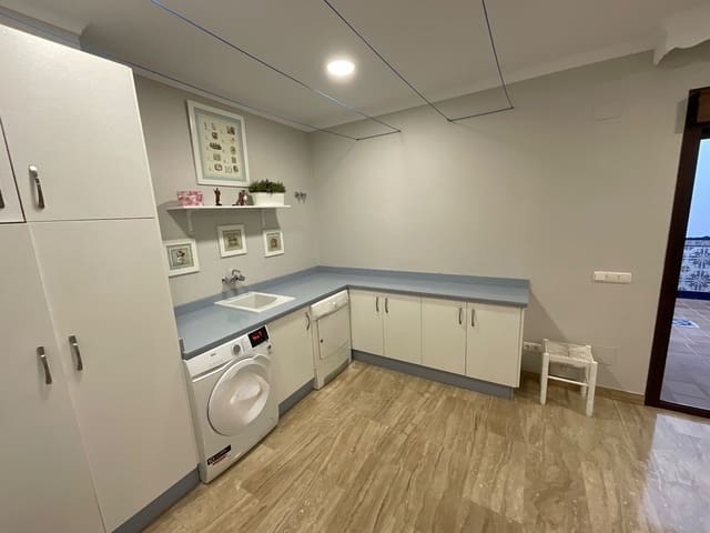 6 soveværelse Villa til salg i Antequera med garage - € 499.000 (Ref: 9361888)