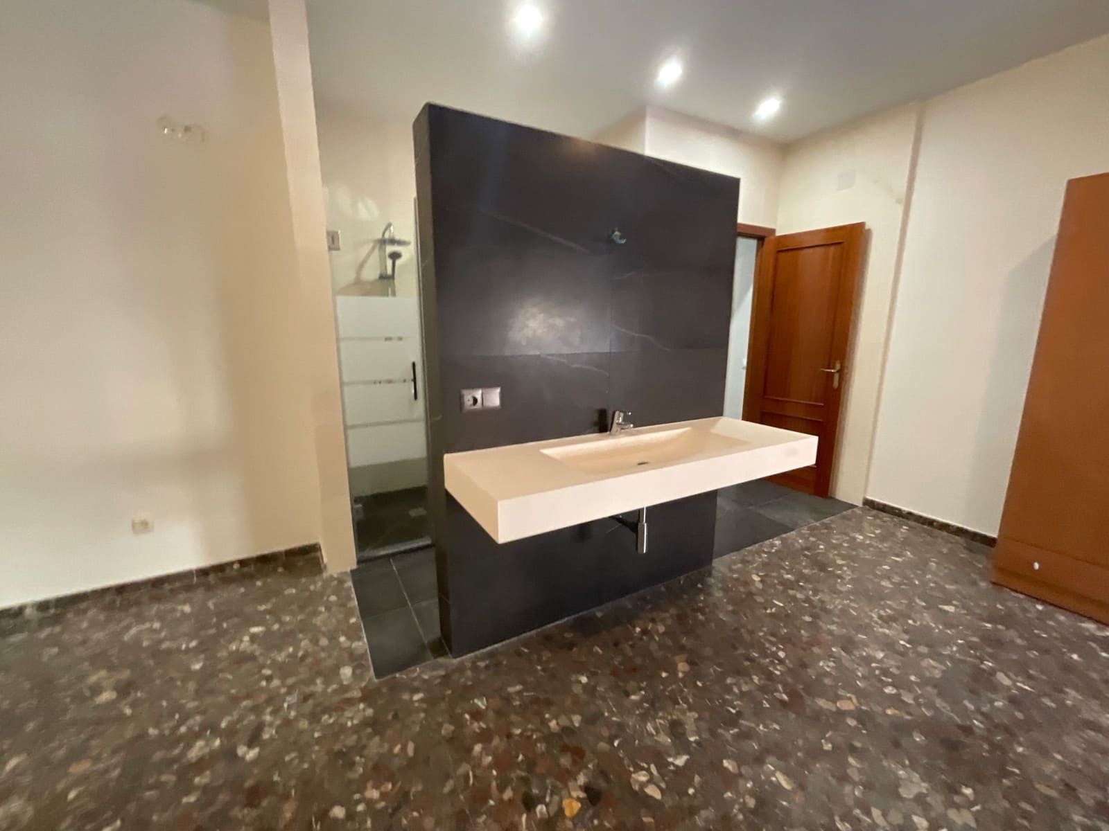 4 bedroom Flat for sale in Antequera - € 250,000 (Ref: 9415384)