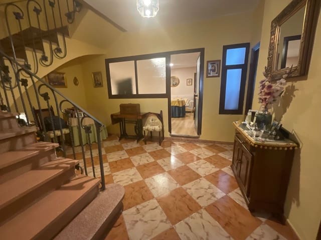 Chalet de 6 habitaciones en Antequera en venta - 295.000 € (Ref: 9455817)