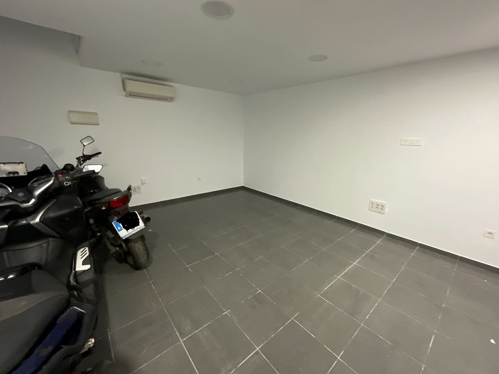 Garage til salg i Antequera - € 40.000 (Ref: 9658266)