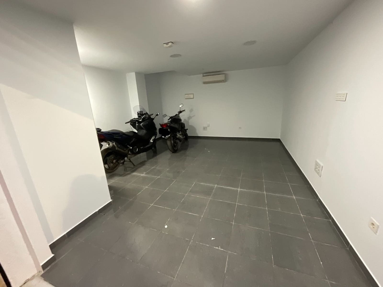 Garage til salg i Antequera - € 40.000 (Ref: 9658266)