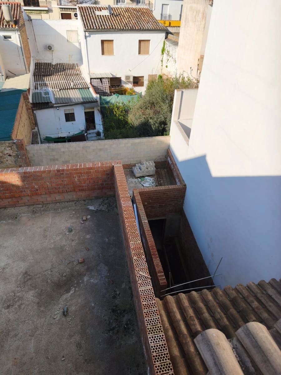 6 bedroom Villa for sale in Antequera with pool garage - € 435,000 (Ref: 9790210)