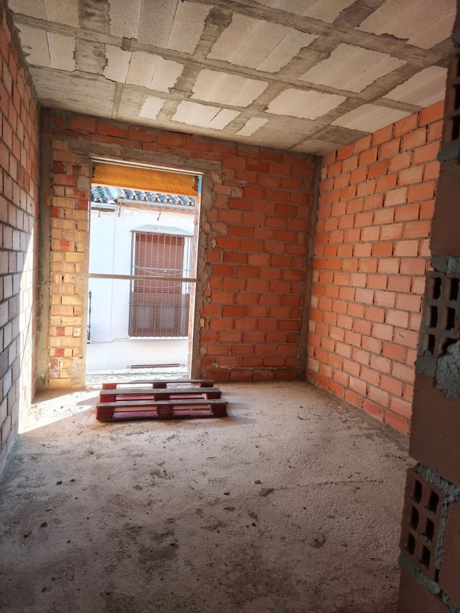 6 bedroom Villa for sale in Antequera with pool garage - € 435,000 (Ref: 9790210)