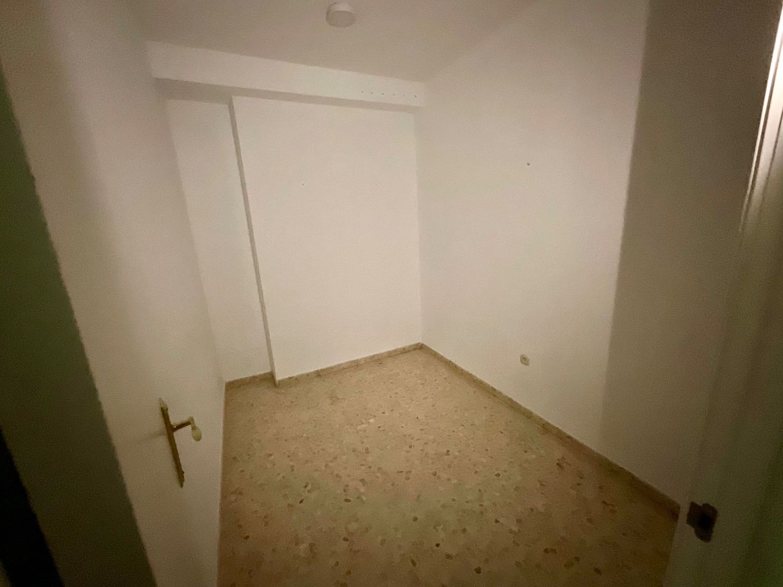 Komercyjne do wynajęcia w Antequera - 450 € (Ref: 9821974)